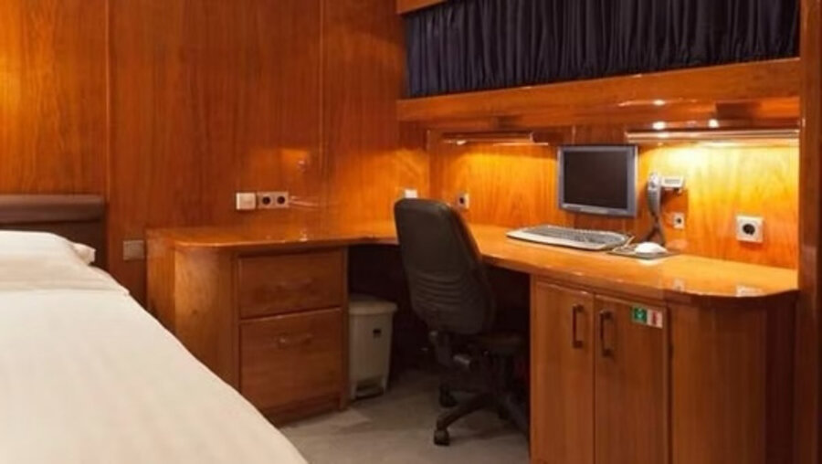 Single cabin and study aboard DUNE