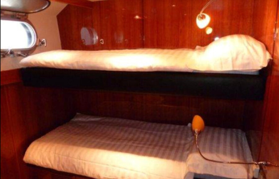 Twin bunk cabin aboard DUNE