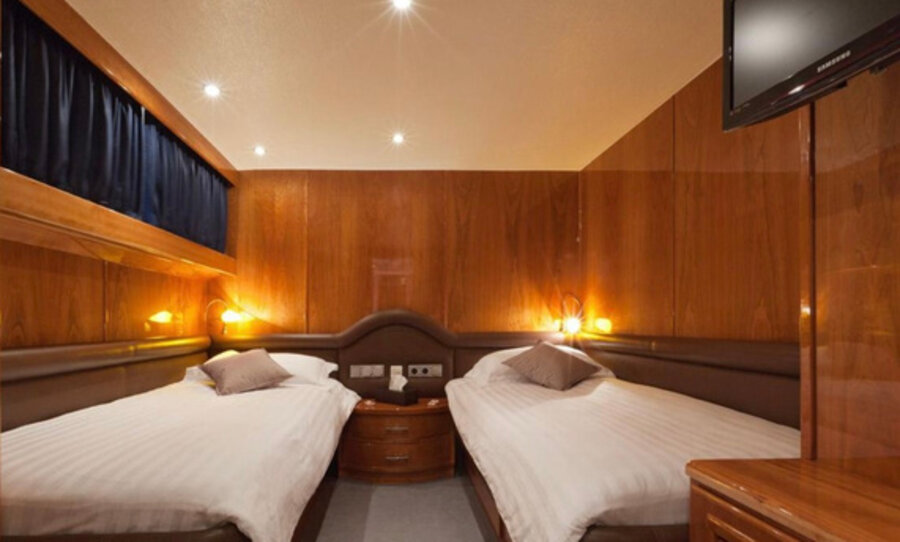 Twin cabin aboard DUNE
