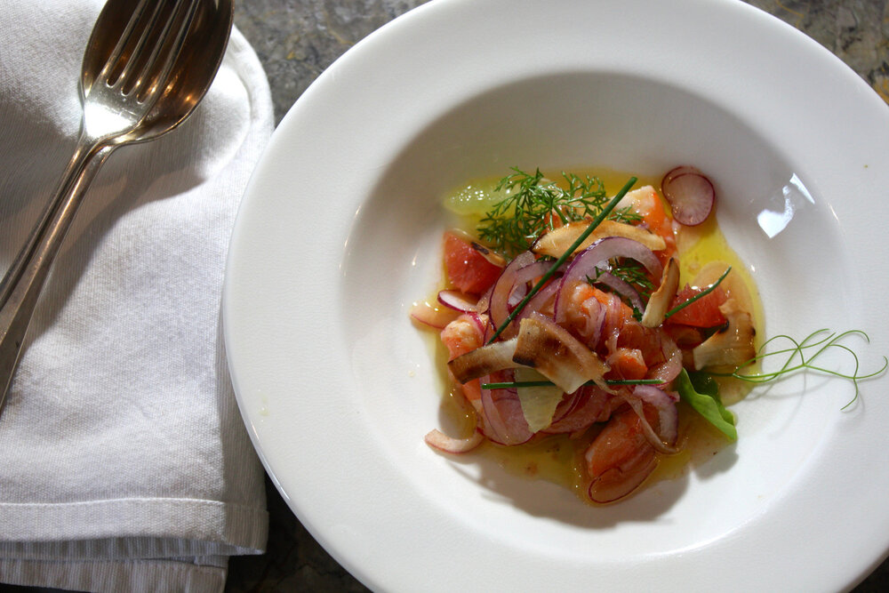 Fish carpaccio dish