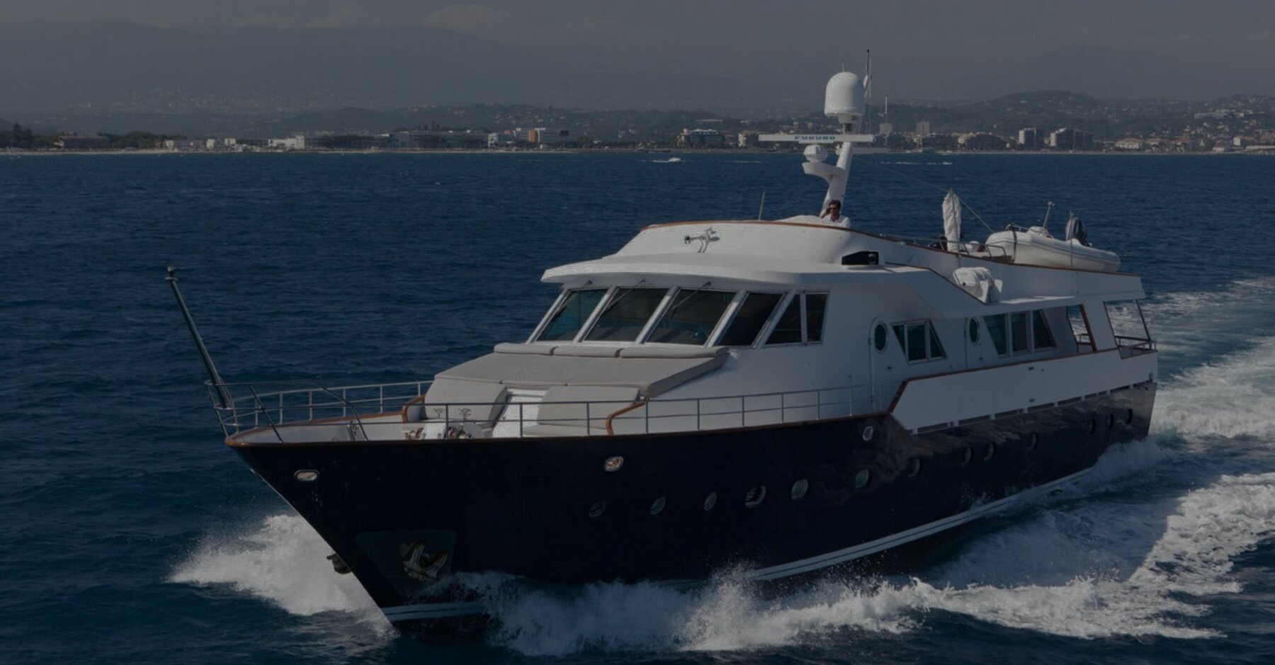 DUNE motor yacht cruising the Caribbean